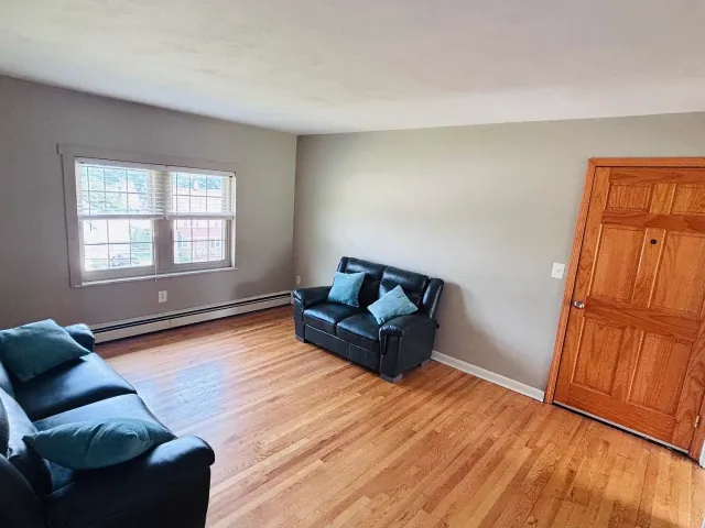 32 Riale Ave / Unit 3A